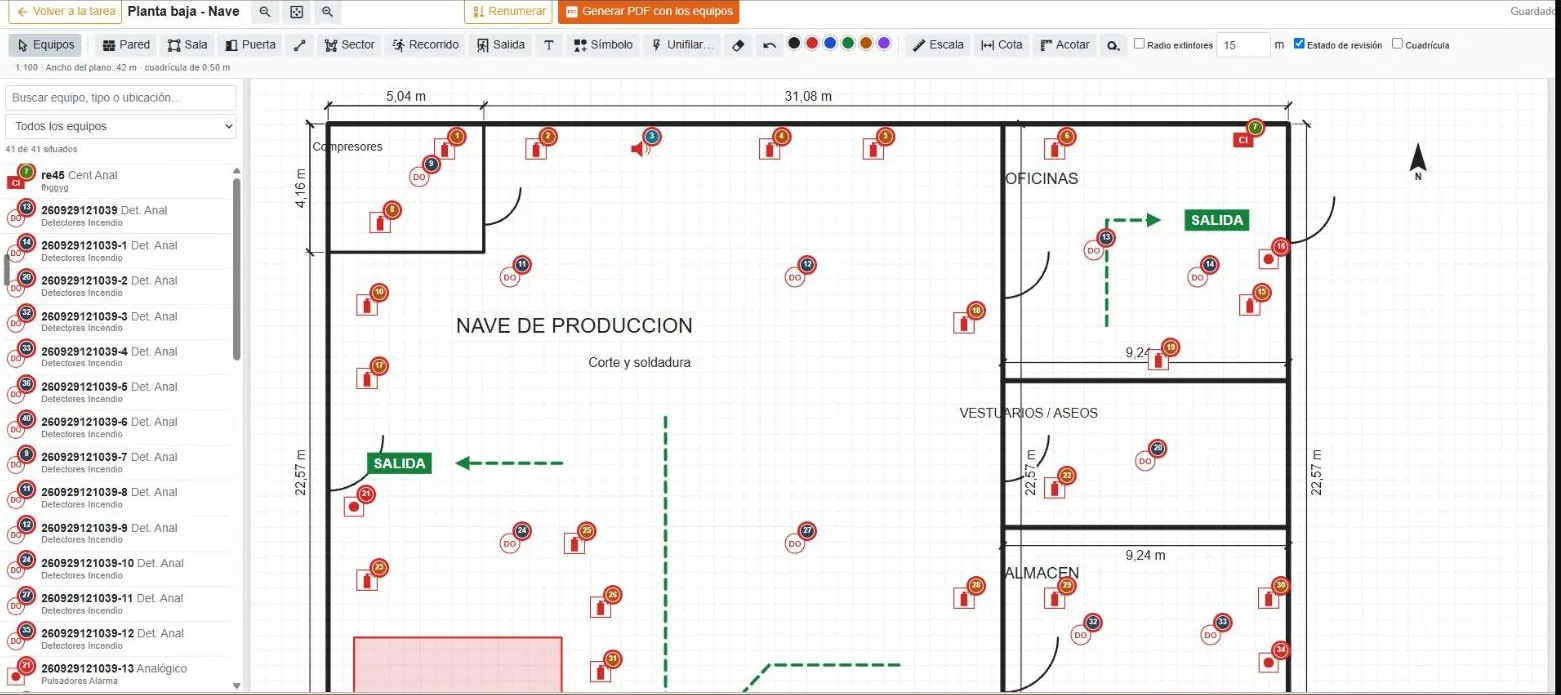 Editor de planos de Befire con la planta de una nave, los equipos de PCI numerados y los recorridos de evacuación